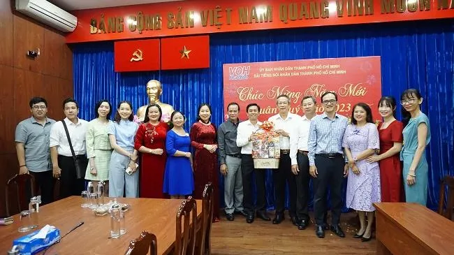 Phó Trưởng Ban Tuyên giáo Thành ủy thăm, chúc mừng năm mới Đài  VOH