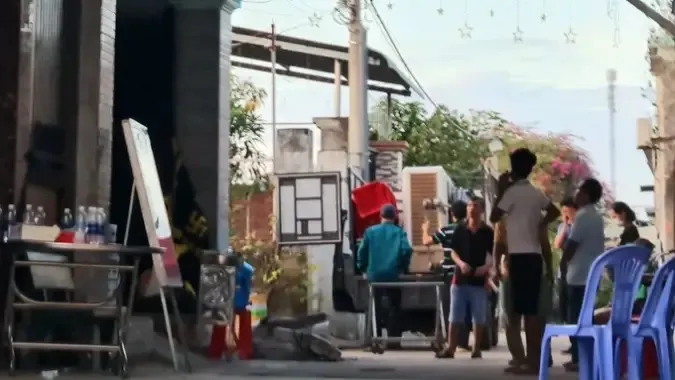 Chồng đi làm xa về thăm nhà, phát hiện vợ và 2 con tử vong