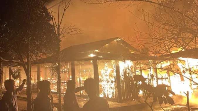 Quảng Nam: Nhiều căn nhà bị cháy rụi lúc rạng sáng