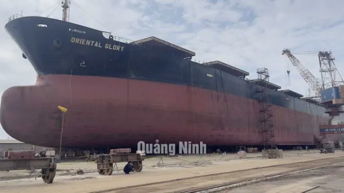 Quảng Ninh: Nổ hầm tàu đang sửa chữa, 8 công nhân bị bỏng