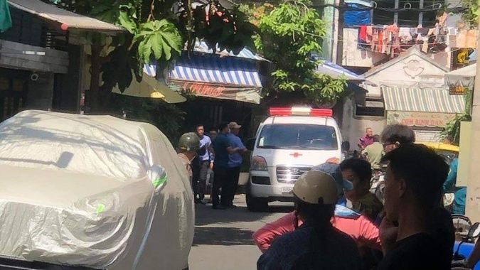 Người đàn ông tử vong trong sân UBND phường 3, quận Tân Bình