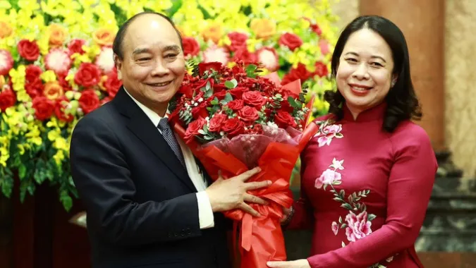 Nguyên Chủ tịch nước Nguyễn Xuân Phúc bàn giao công tác