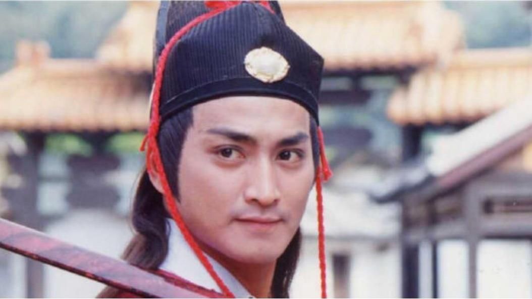 Hà Gia Kính hé lộ mức lương trước đây khi làm diễn viên