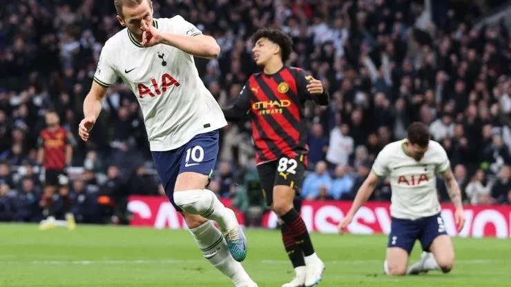 Kane lập kỷ lục và huỷ cơ hội áp sát ngôi đầu của Man City