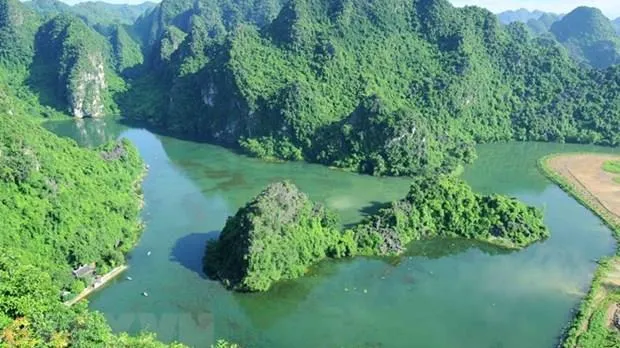 Đưa Ninh Bình thành trung tâm du lịch sinh thái văn hóa