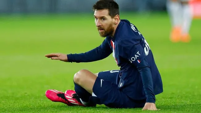 PSG: Dừng bước tại Cúp Quốc gia, đón tin không vui về Messi