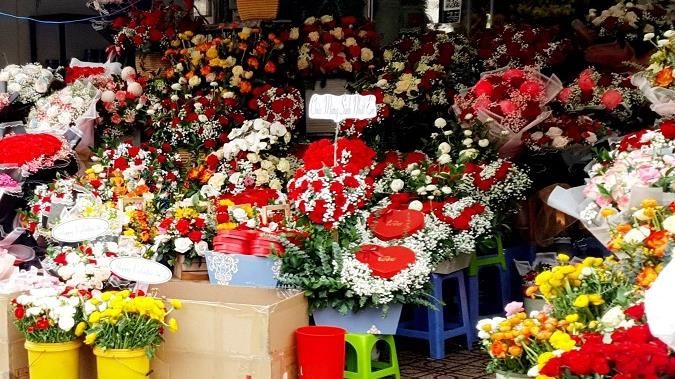 Giá cả thị trường hôm nay 13/2/2023: Giá hoa tươi dịp lễ Tình nhân Valentine