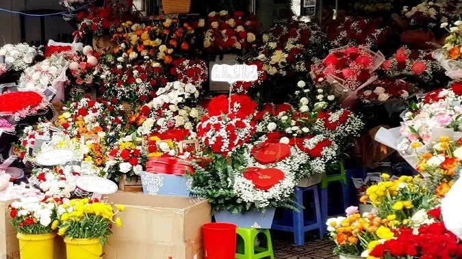 Giá cả thị trường hôm nay 13/2/2023: Giá hoa tươi dịp lễ Tình nhân Valentine