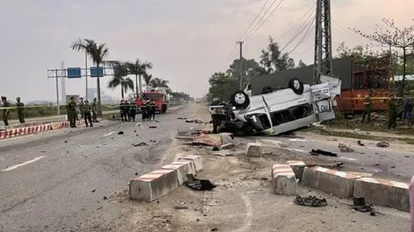 Vụ tai nạn giao thông nghiêm trọng ở Quảng Nam: 12 người bị thương, trong đó 3 người nguy kịch