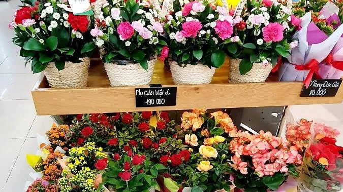 Giá cả thị trường hôm nay 14/2/2023: Khuyến mãi dịp Valentine tại các siêu thị