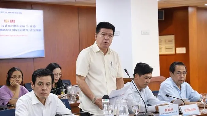 TPHCM sẽ lắp đặt rào chắn các gầm cầu bị lấn chiếm