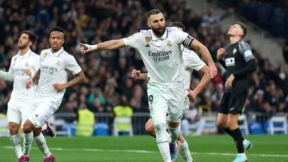 Real rút ngắn khoảng cách với Barca còn 8 điểm