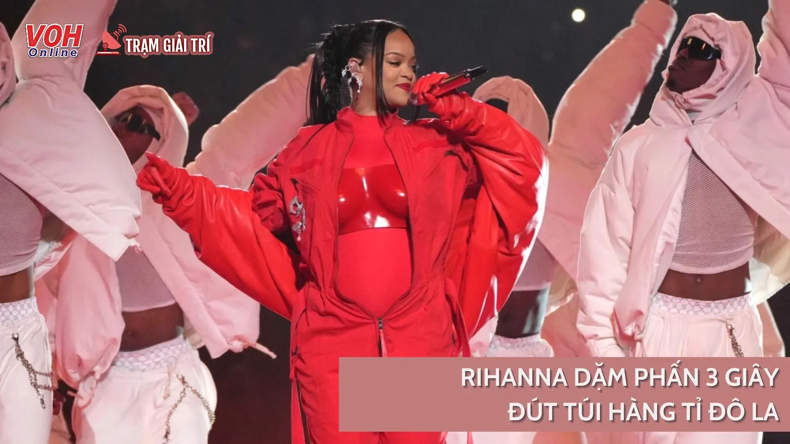 Rihanna thu 5,6 triệu đô la chỉ sau màn dặm phấn trên sân khấu