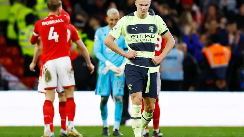 Nottingham Forest khiến Man City mất ngôi đầu vào tay Arsenal