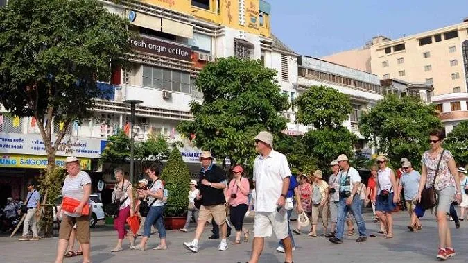 Việt Nam cần điều chỉnh chính sách thị thực để thu hút khách du lịch