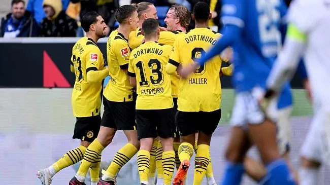 Dortmund chiếm ngôi đầu tạo sức ép lên Bayern và Union