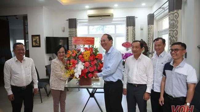 Phó Bí thư Thành ủy TPHCM thăm và chúc mừng Nguyên Bộ trưởng Bộ Y tế