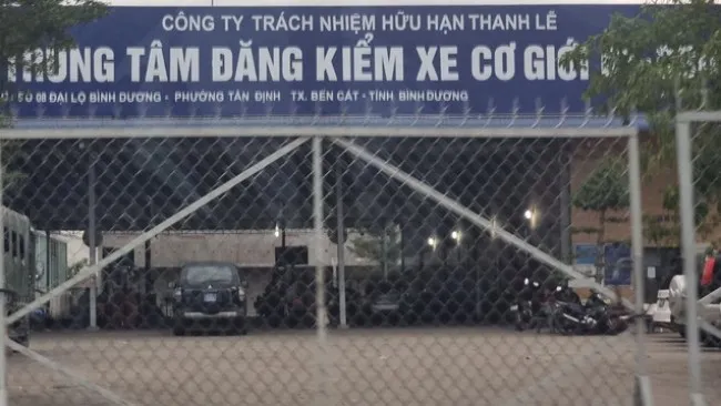 Công an phong tỏa, khám xét Trung tâm đăng kiểm 61-08D ở Bình Dương