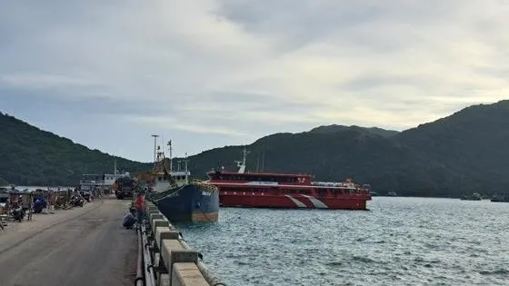 Côn Đảo lo bị cắt điện vì thiếu dầu