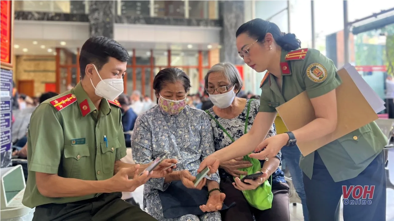 Người dân nên làm hộ chiếu điện tử trực tuyến