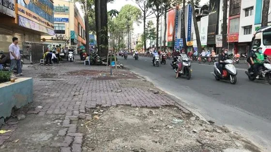 TPHCM sửa chữa các vỉa hè hư hỏng