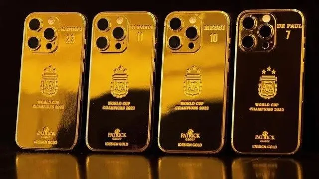 Messi thiết kế điện thoại mạ vàng 24K tri ân đồng đội