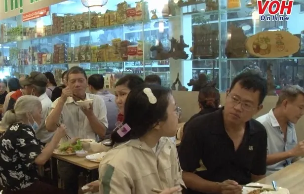 Nhiếp ảnh gia hết mình với công tác thiện nguyện