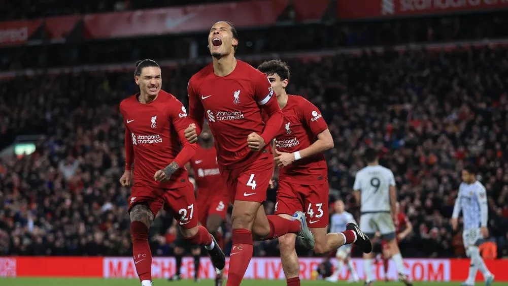 Liverpool thắng dễ Wolves để thu hẹp khoảng cách với tốp 4