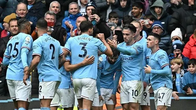 Đá bại Newcastle, Man City tiếp tục bám đuổi Arsenal