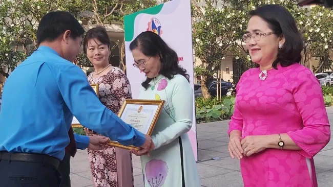 Tuyên dương hơn 200 gương nữ CNVC “Giỏi việc nước - Đảm việc nhà”