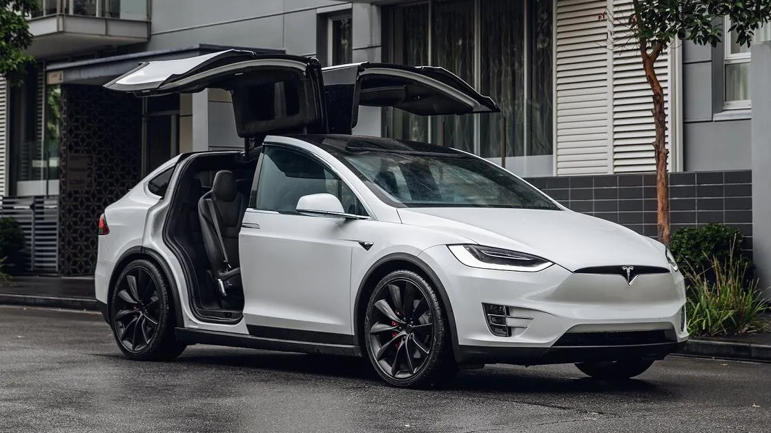 Tesla giảm 4-9% giá bán các mẫu xe điện đắt nhất