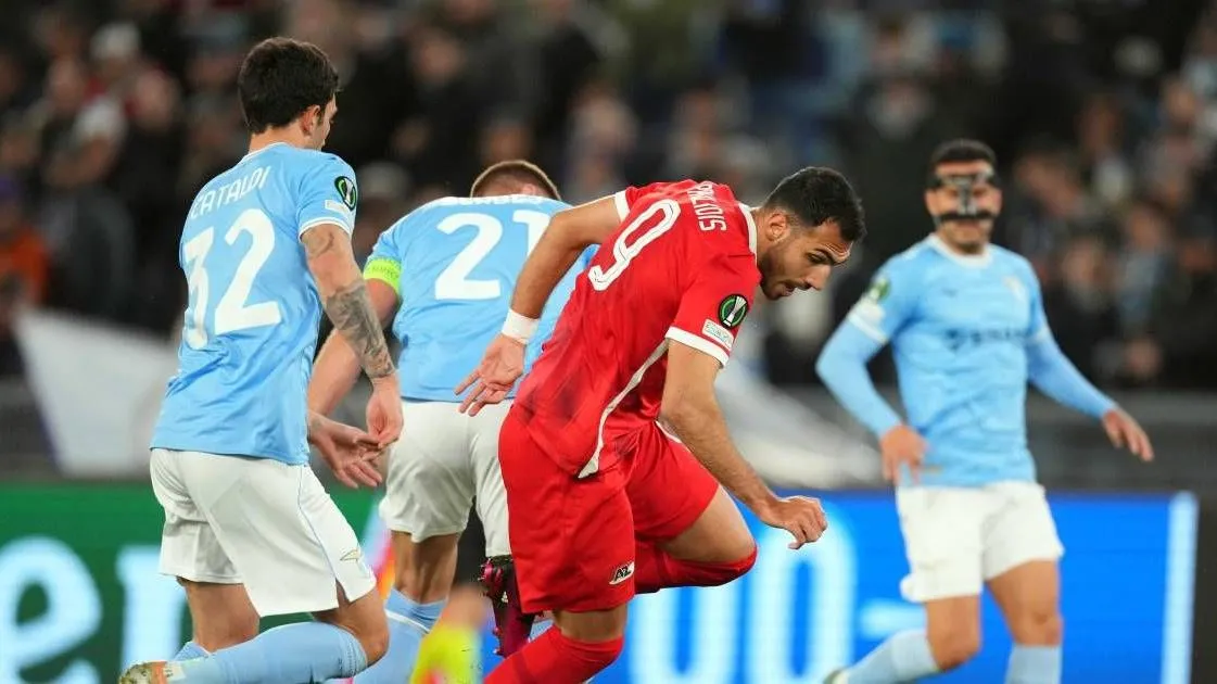 Lazio thua ngược AZ trên sân nhà tại Conference League