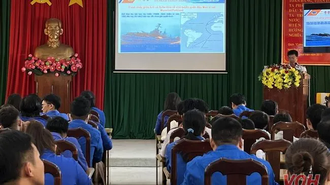 BTL Vùng Cảnh sát biển 3 tuyên truyền cho thanh niên huyện đoàn Côn Đảo