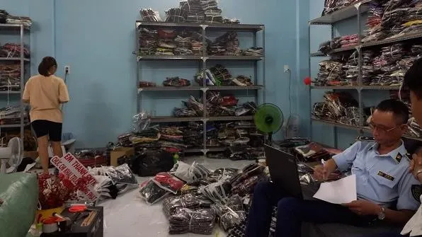 Tây Ninh: Chủ shop quần áo “nhái” hàng hiệu đóng phạt 70 triệu đồng