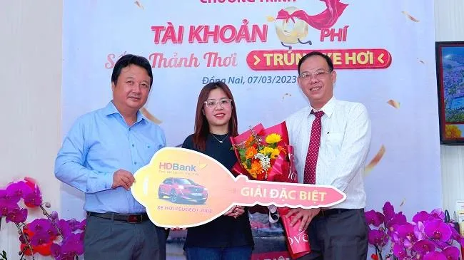 Tham gia tài khoản không phí của HDBank, khách hàng ở Đồng Nai may mắn trúng xe hơi Peugeot
