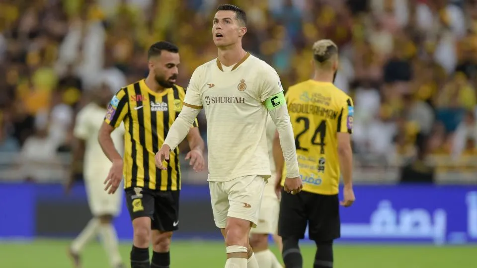 Ronaldo im tiếng, Al Nassr thua và mất ngôi đầu vào tay Al Ittihad