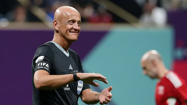 Chủ tịch Hội đồng trọng tài FIFA ủng hộ bỏ bù giờ ở trận đấu một chiều