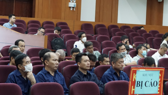 Hoãn phiên tòa xét xử đại án buôn lậu xăng dầu