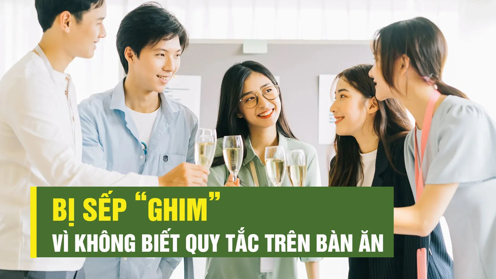 Nhân viên trẻ than thở bị sếp “ghim” vì một hành động trên bàn ăn