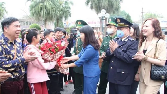 Quảng Ninh đón đoàn khách du lịch Trung Quốc đầu tiên