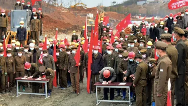 Hàng trăm ngàn thanh niên Triều Tiên đăng ký nhập ngũ trong 1 ngày