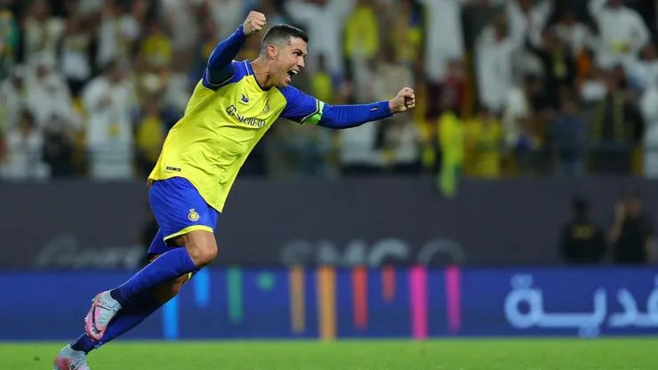 Ronaldo tạo siêu phẩm sút phạt giúp Al Nassr thắng ngược