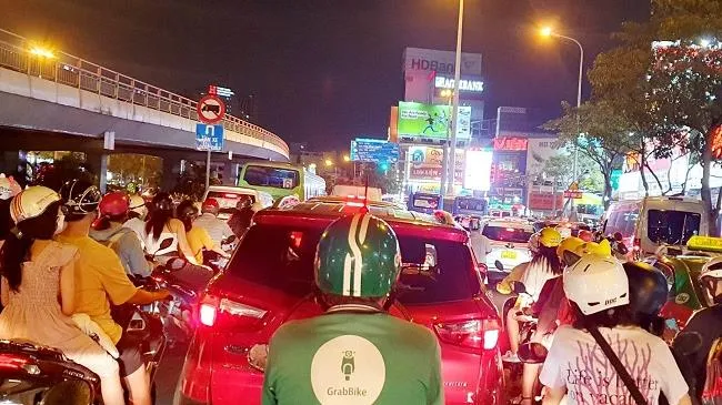 TPHCM phát sinh thêm 6 điểm nóng ùn tắc giao thông