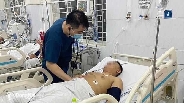 Đồng Nai: 6 người nhập viện cấp cứu sau khi uống rượu kèm thuốc