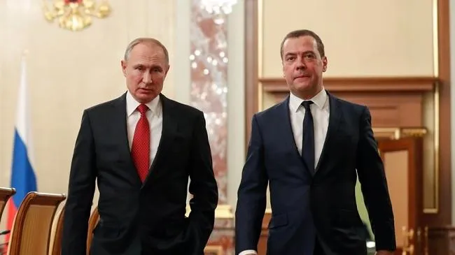 Cựu tổng thống Nga Dmitry Medvedev: Bắt ông Putin là tuyên chiến với Nga