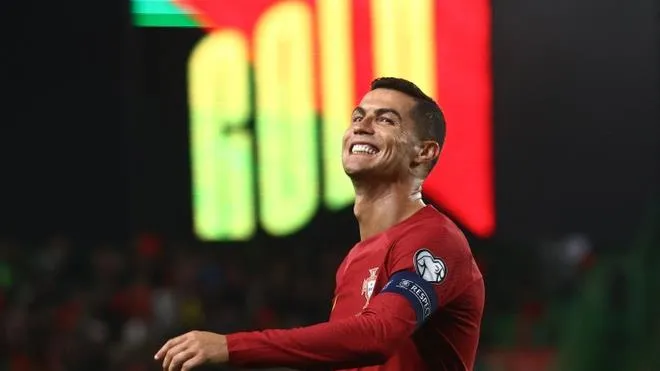 Ronaldo lập cú đúp giúp Bồ Đào Nha đại thắng ngày ra quân