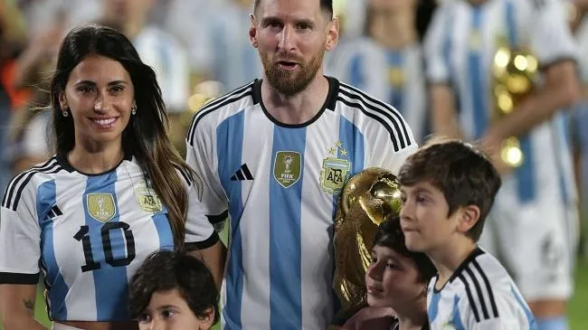 Messi: Xúc động trước CĐV nhà | Bị cầu thủ Panama bao vây