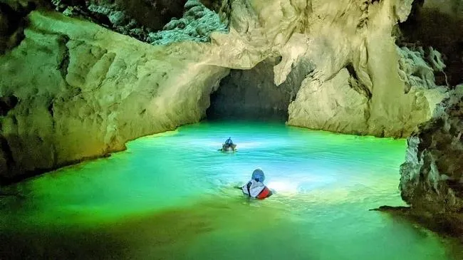 Một hệ thống hang động nguyên sơ ở Quảng Bình mới được tìm thấy