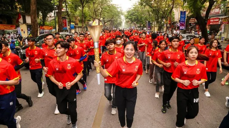 Ngọn đuốc SEA Games 32 bắt đầu hành trình vòng quanh 11 nước