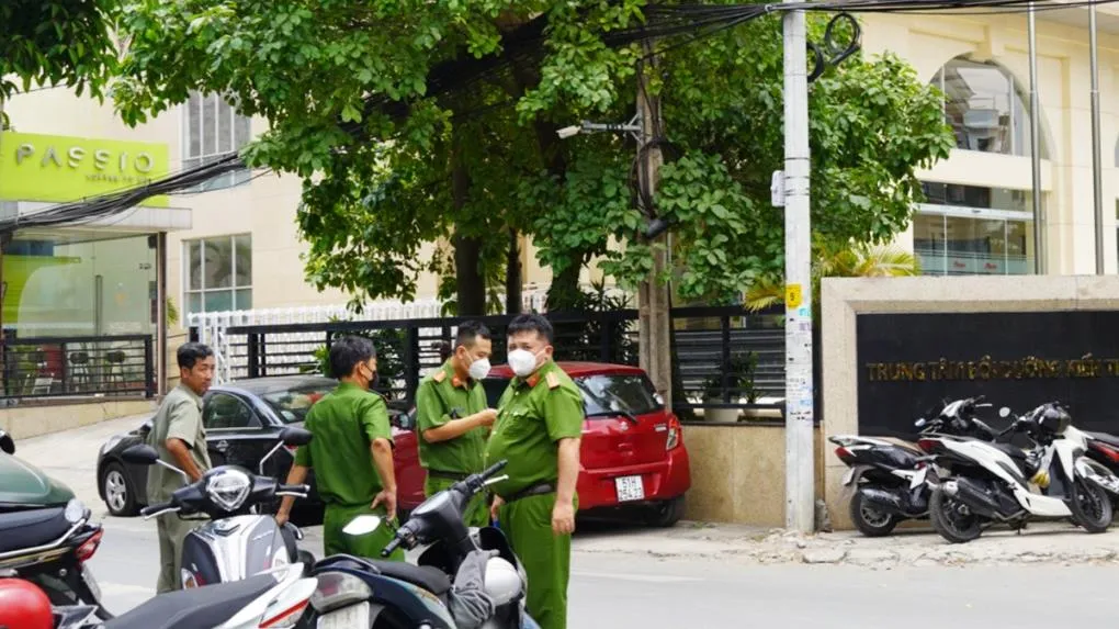 Lực lượng công an kiểm tra hành chính Home Credit